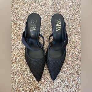 Zara Black Textured Heels